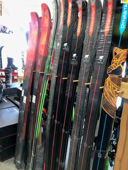 WYPOZYCZENIE  NART   SKITUR (1)