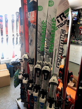 WYPOZYCZENIE  NART   SKITUR